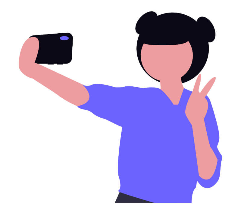 スマホで自撮りする女性